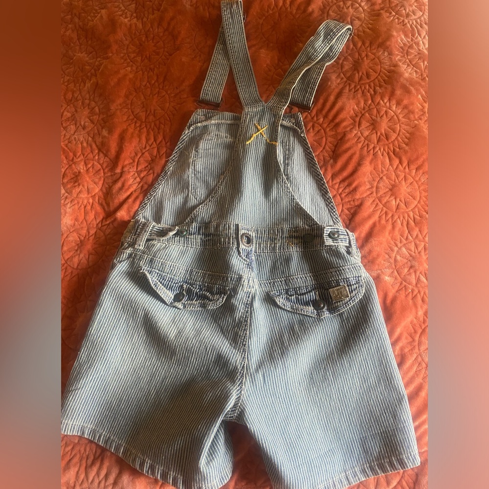 cute overalls ! - Picture 2 of 2